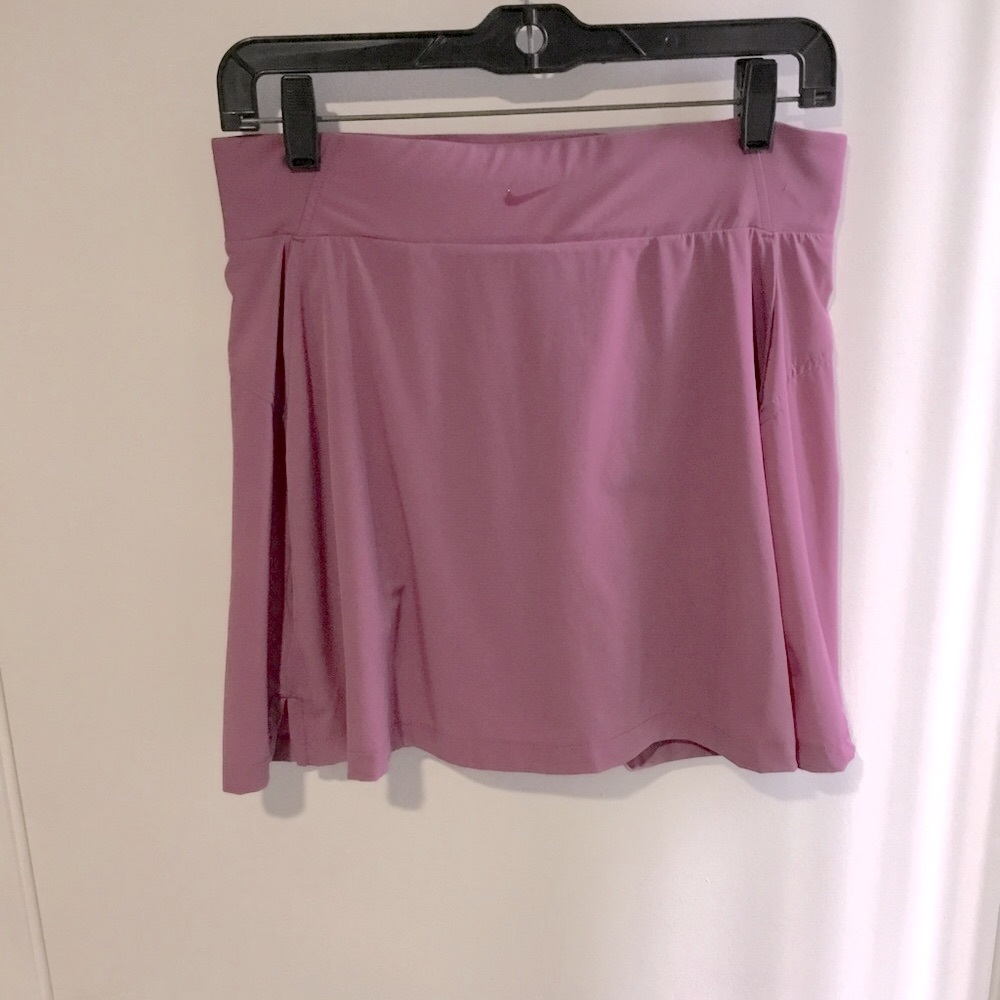 NIKE Bliss Luxe Training Skort in EUC
Size M